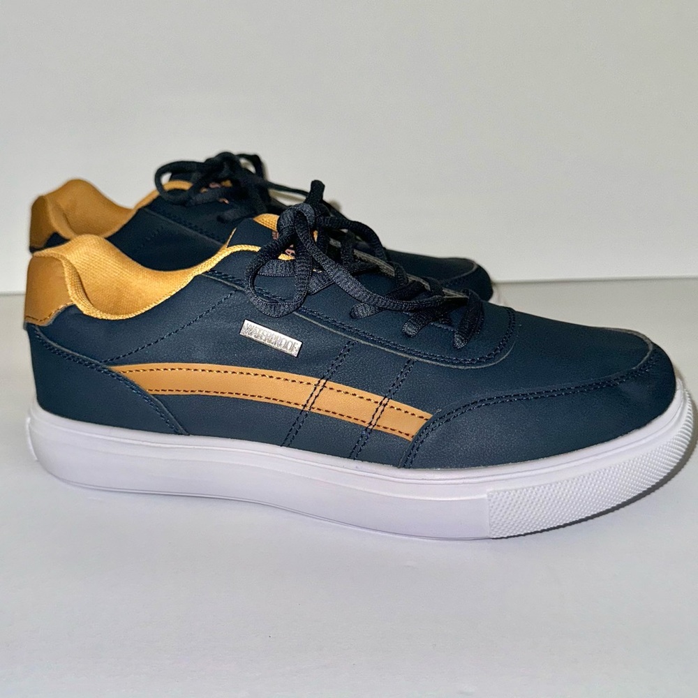 NWOT, Mens Lightweight Lace-Up Sneakers Walking Shoes, Sz 42 (9)